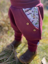 Lade das Bild in den Galerie-Viewer, SWEAT-HOSE Beere Holunder Elfen Mitwachsend