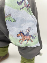 Lade das Bild in den Galerie-Viewer, SWEAT-HOSE GRAU DRACHENREITER