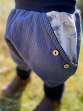 Lade das Bild in den Galerie-Viewer, MUSSELIN-HOSE Blau Dinosaurier
