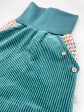 Lade das Bild in den Galerie-Viewer, Bio Breidcord Rock Dunkelmint Herzchen Regenbogen mit oder ohne Haarband