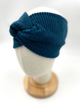 Lade das Bild in den Galerie-Viewer, Bio Cord Rock Damen Meeresblau mit Blumen Taschen mit oder ohne Haarband