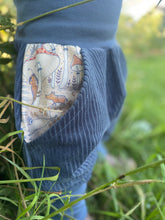 Lade das Bild in den Galerie-Viewer, CORDNICKY-H0SE CORD Blau Gruselwusel