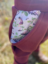 Lade das Bild in den Galerie-Viewer, SWEAT-HOSE Beere Holunder Elfen Mitwachsend