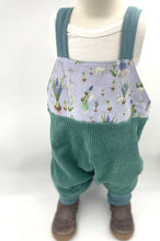 Lade das Bild in den Galerie-Viewer, Latzhose für Kinder und Babys Cord Mint mit Frühlingselfen