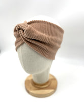 Lade das Bild in den Galerie-Viewer, Bio Cord Rock Damen Haselnuss Siebenschläfer Taschen mit oder ohne Haarband