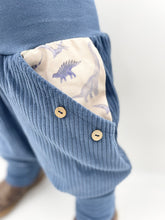 Lade das Bild in den Galerie-Viewer, Hose für Kinder und Babys Cord Blau mit Dinosaurier Taschen