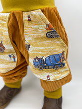 Lade das Bild in den Galerie-Viewer, CORDNICKY-HOSE SENFGELB BAUSTELLE BAGGER