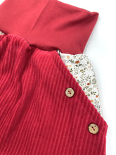 Lade das Bild in den Galerie-Viewer, Bio Breidcord Rock Rot Blümchen mit oder ohne Haarband