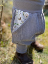 Lade das Bild in den Galerie-Viewer, MUSSELIN-HOSE Grau Reh