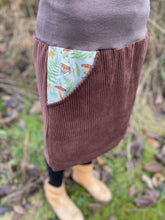 Lade das Bild in den Galerie-Viewer, Bio Cord Rock Damen Braun Waldpilze Steinpilze Taschen mit oder ohne Haarband