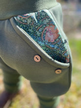 Lade das Bild in den Galerie-Viewer, SWEAT-HOSE Khaki Siebenschläfer Mitwachsend