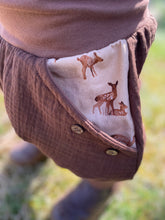 Lade das Bild in den Galerie-Viewer, MUSSELIN-HOSE Braun Rehfamilie