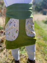 Lade das Bild in den Galerie-Viewer, Bio Breidcord Rock Hellgrün glückliche Hühner mit oder ohne Haarband