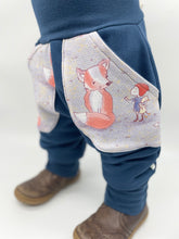 Lade das Bild in den Galerie-Viewer, SWEAT-HOSE BLAU FUCHS UND WICHTEL