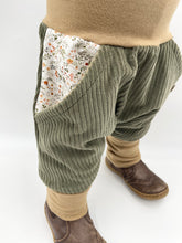 Lade das Bild in den Galerie-Viewer, Hose für Kinder und Babys Cord Khaki mit Blümchen Taschen