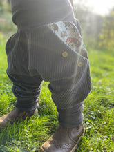Lade das Bild in den Galerie-Viewer, CORDNICKY-H0SE Grau Waldtiere Fuchs Dachs Reh