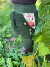 Lade das Bild in den Galerie-Viewer, CORDNICKY-H0SE CORD Waldgrün Kürbis Zwerg