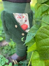 Lade das Bild in den Galerie-Viewer, CORDNICKY-H0SE CORD Waldgrün Kürbis Zwerg