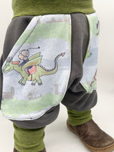 Lade das Bild in den Galerie-Viewer, SWEAT-HOSE GRAU DRACHENREITER