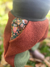 Lade das Bild in den Galerie-Viewer, WOLLWALK-HOSE Rost/Khaki Fuchs Igel Eule Taschen Kniepatches