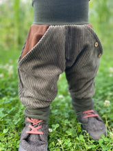 Lade das Bild in den Galerie-Viewer, CORDNICKY-H0SE KHAKI/BRAUN