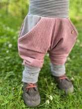 Lade das Bild in den Galerie-Viewer, CORDNICKY-H0SE ALTROSA GRAU/GESTREIFT