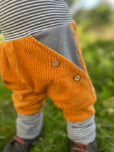 Lade das Bild in den Galerie-Viewer, CORDNICKY-H0SE SENFGELB GRAU/GESTREIFT