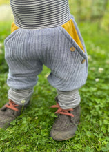 Lade das Bild in den Galerie-Viewer, MUSSELIN-HOSE BLAUMELIERT SENFGELB/GESTREIFT