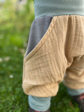 Lade das Bild in den Galerie-Viewer, MUSSELIN-HOSE SANDMELIERT GESTREIFT/MINT