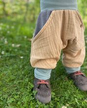 Lade das Bild in den Galerie-Viewer, MUSSELIN-HOSE SANDMELIERT GESTREIFT/MINT