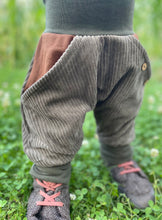 Lade das Bild in den Galerie-Viewer, CORDNICKY-H0SE KHAKI/BRAUN