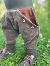 Lade das Bild in den Galerie-Viewer, CORDNICKY-H0SE KHAKI/BRAUN
