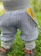 Lade das Bild in den Galerie-Viewer, MUSSELIN-HOSE BLAUMELIERT SENFGELB/GESTREIFT