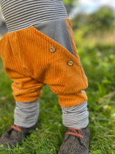 Lade das Bild in den Galerie-Viewer, CORDNICKY-H0SE SENFGELB GRAU/GESTREIFT