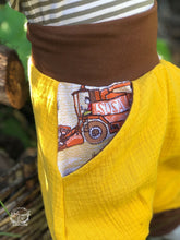 Lade das Bild in den Galerie-Viewer, MUSSELIN-HOSE SENFGELB TRAKTOR