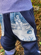 Lade das Bild in den Galerie-Viewer, SWEAT-HOSE BLAU WINTERWALD