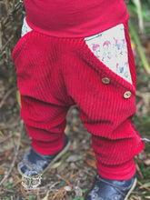 Lade das Bild in den Galerie-Viewer, CORDNICKY-HOSE ROT ZWERGE