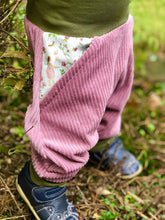 Lade das Bild in den Galerie-Viewer, CORDNICKY-HOSE ALTROSA WIESENELFEN