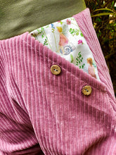 Lade das Bild in den Galerie-Viewer, CORDNICKY-HOSE ALTROSA WIESENELFEN