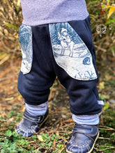 Lade das Bild in den Galerie-Viewer, SWEAT-HOSE BLAU WINTERWALD