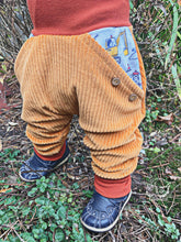 Lade das Bild in den Galerie-Viewer, CORDNICKY-H0SE SENFGELB BAUSTELLE BAGGER