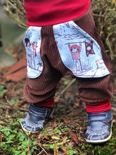 Lade das Bild in den Galerie-Viewer, CORDNICKY-HOSE BRAUN PIRATEN
