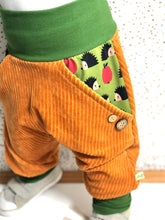 Lade das Bild in den Galerie-Viewer, CORDNICKY-HOSE SENFGELB IGEL APFEL