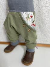 Lade das Bild in den Galerie-Viewer, SWEAT-HOSE OLIVE HAGEBUTTENELFEN