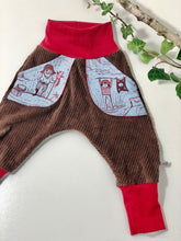 Lade das Bild in den Galerie-Viewer, CORDNICKY-HOSE BRAUN PIRATEN