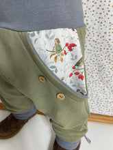 Lade das Bild in den Galerie-Viewer, SWEAT-HOSE OLIVE HAGEBUTTENELFEN