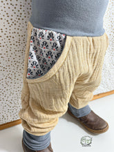 Lade das Bild in den Galerie-Viewer, MUSSELIN-HOSE SAND FÄCHERMUSTER