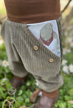 Lade das Bild in den Galerie-Viewer, CORDNICKY-HOSE KHAKI TROLL