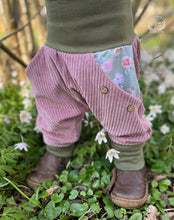 Lade das Bild in den Galerie-Viewer, CORDNICKY-HOSE ALTROSA AQUARELL BLUMEN