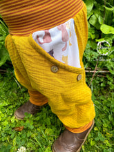 Lade das Bild in den Galerie-Viewer, MUSSELIN-HOSE SENFGELB KATZEN